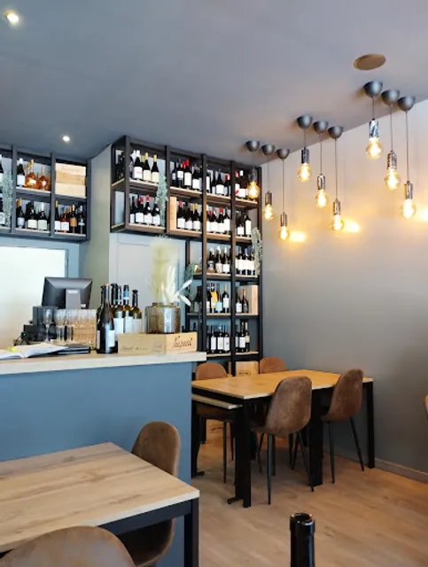 Casta Wine Bar & Restaurant