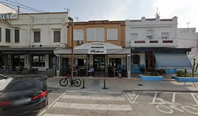 Av. de las Gaviotas, 19