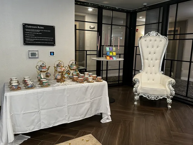 Jean Abril - Mixology & Bartending Expert