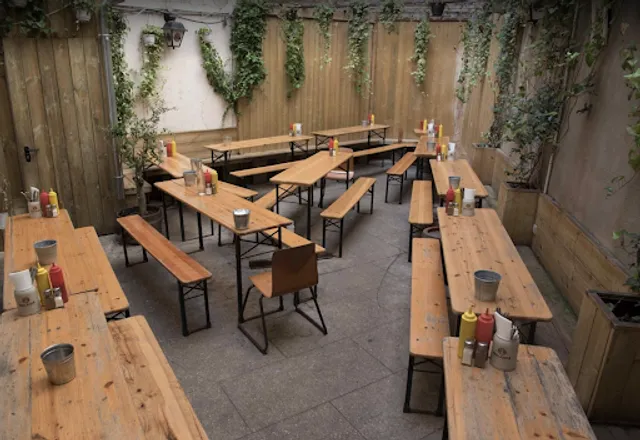 KIEZ Biergarten Montmartre