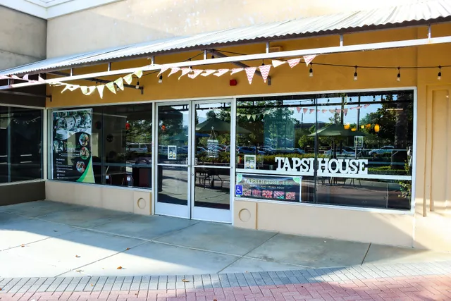 Tapsi House Cafe & Grill