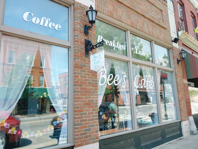 Bee's Café