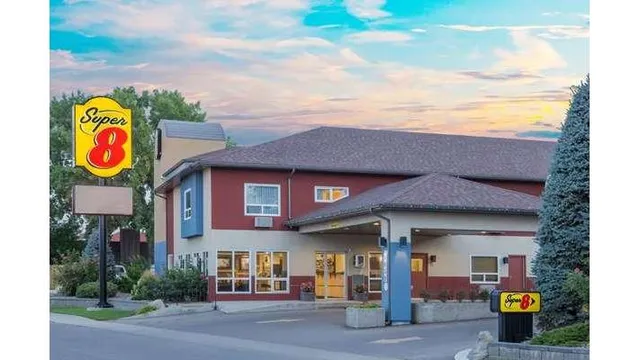 Super 8 by Wyndham Lethbridge