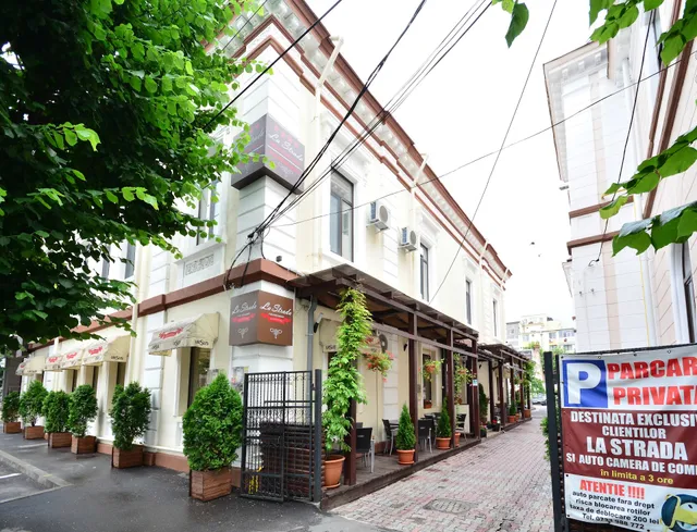 La Strada Boutique Villa