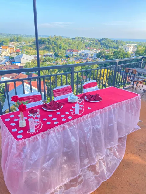 Up Hill Cafe and Resto Tarakan