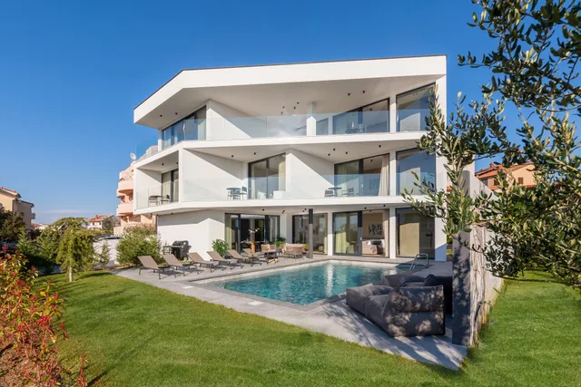 Luxury Villa Aruna*****