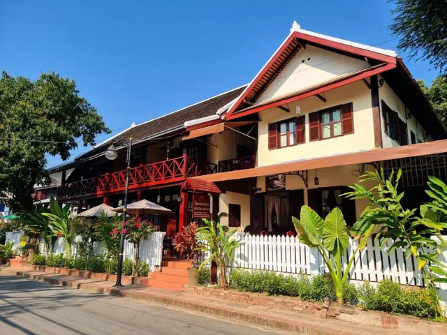 Ban Lakkham River View