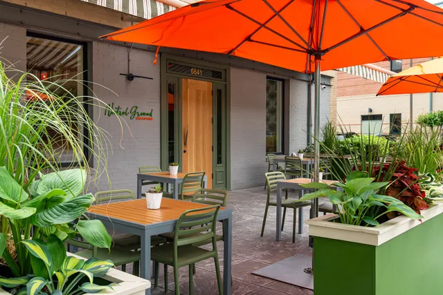 Neutral Ground Bar + Kitchen