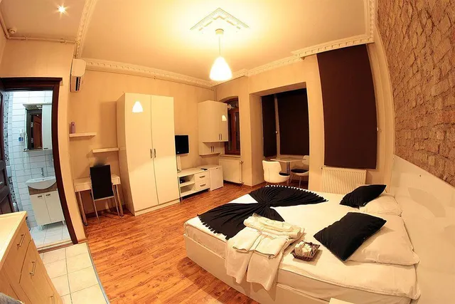 Full House Residence