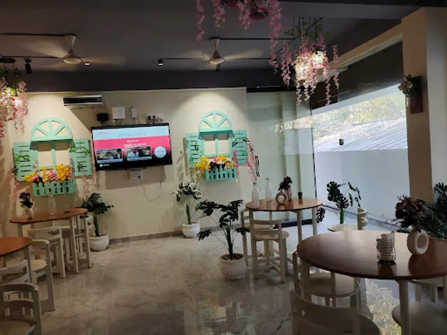 THE HIDEOUT ~ FoodCourt and More