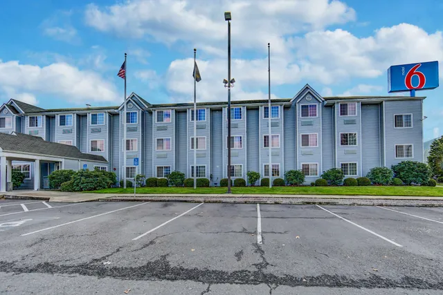 Motel 6 Sutherlin, OR - I-5