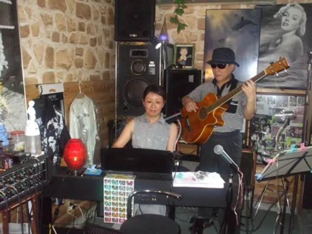 World Pops & Jazz Bar ハチブオンプ