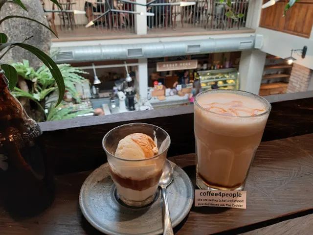 Lucky Cat Coffee & Kitchen