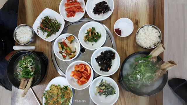 지족묵은지멸치쌈밥