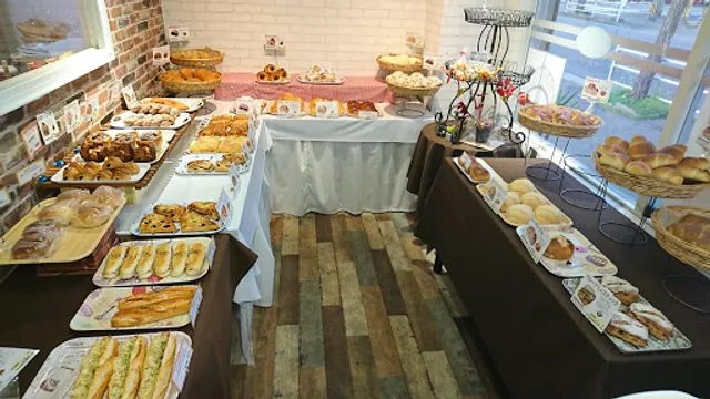 焼きたてパン よしだ