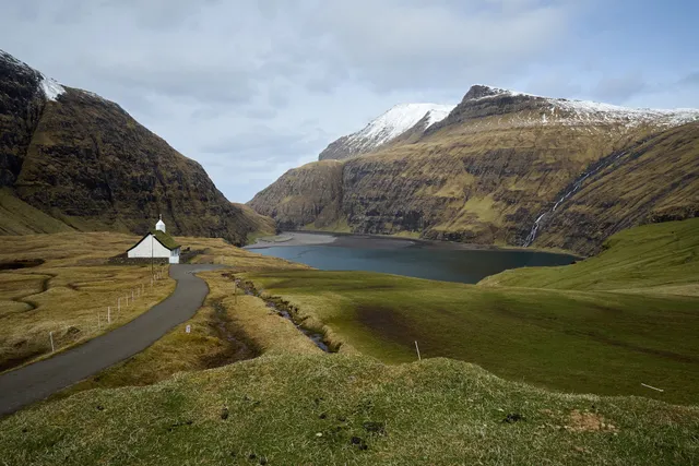 Saksun, vandfald og historie