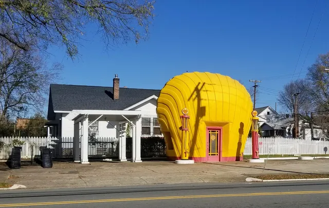 Shell-Shaped Shell Station (Historic Landmark)