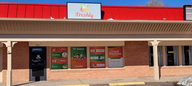 FRESHLY Juices Smoothies Protein Bar and Exercise Nutrition Club, Snack Bar, Antojitos Mexicanos.