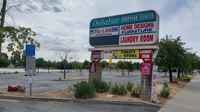 Deltafair Shopping Center
