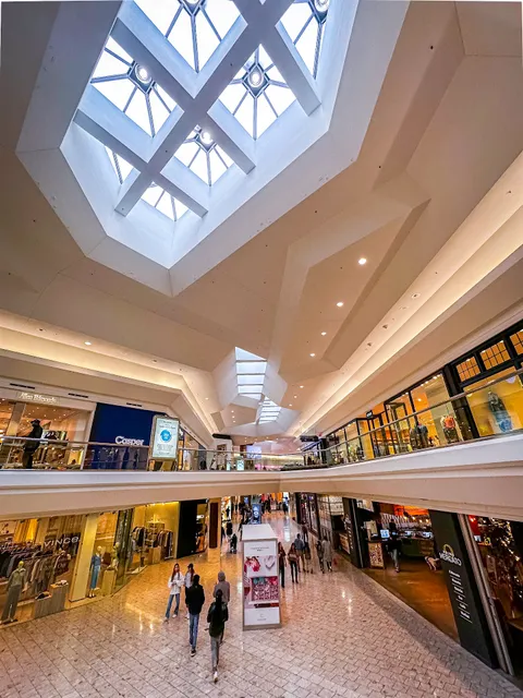 Short Hills Mall (Canoe Brook Rd)