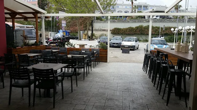 Daluz Sports Bar & Street Food