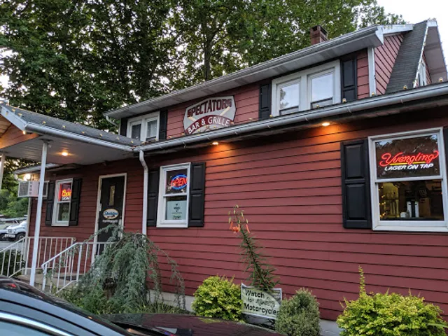 Spectators Bar & Grille