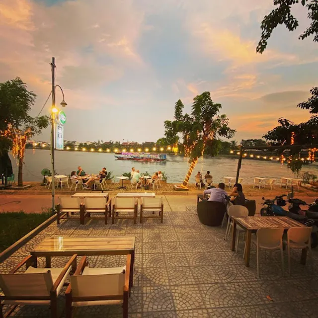 3 Dragons Sports Bar & Restaurant