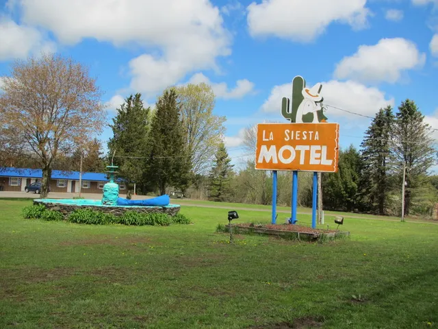 La Siesta Motel