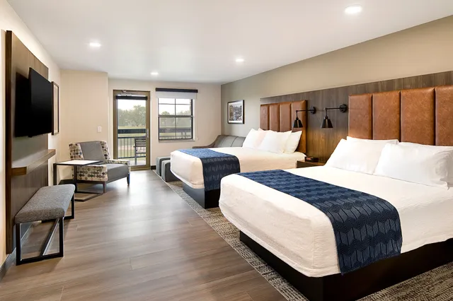 ClubHouse Hotel & Suites