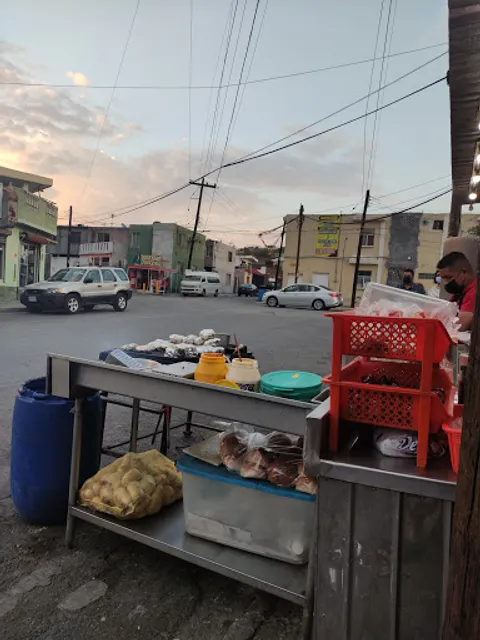 TACOS Y HAMBURGUESAS LOS QUIQUES