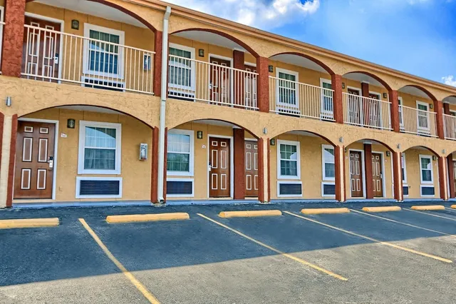 Country Garden Inn South Austin