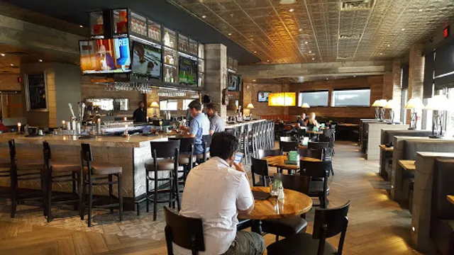 R Bar and Grill at Hilton Arlington