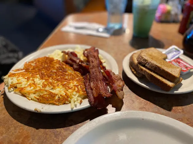 Huckleberry's Breakfast & Lunch