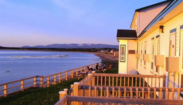 Shallow Bay Motel & Cabins