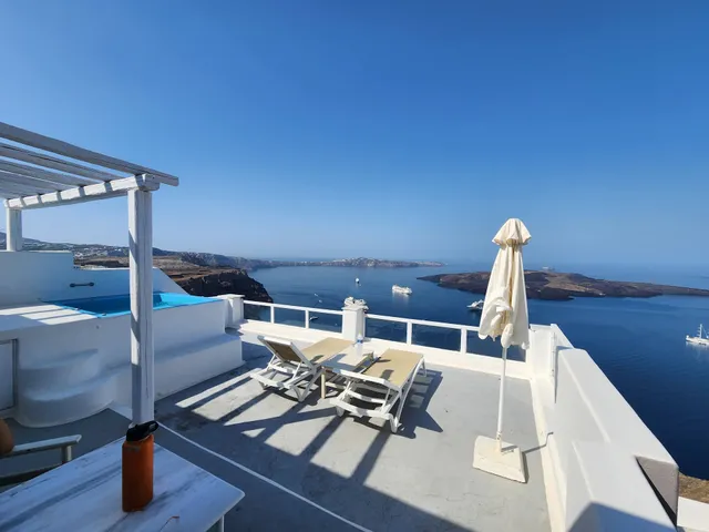 Lava Suites and Lounge