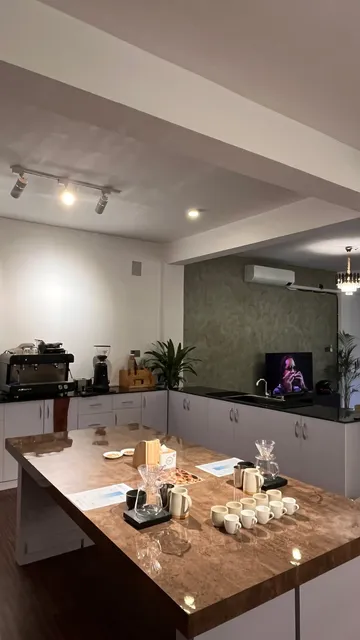 Nako Cafe & Coffee School