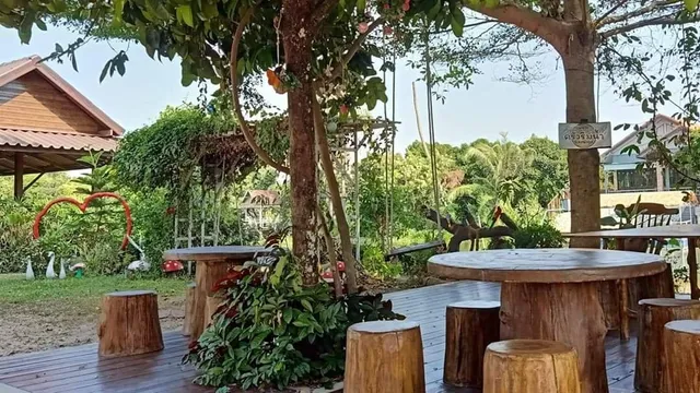 บ้านริมน้ำ ดิ คาเฟ่ นครนายก