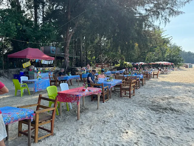 iQ bar &​ restaurant​