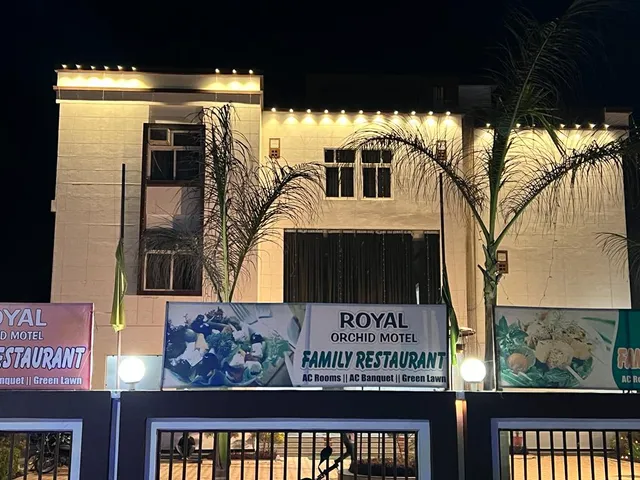 Royal Orchid Motel & Restaurant