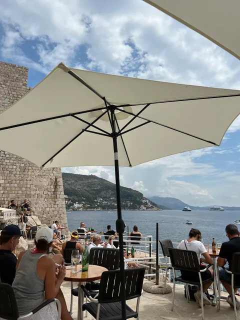 Bard (Mala buža). Bar couche de soleil