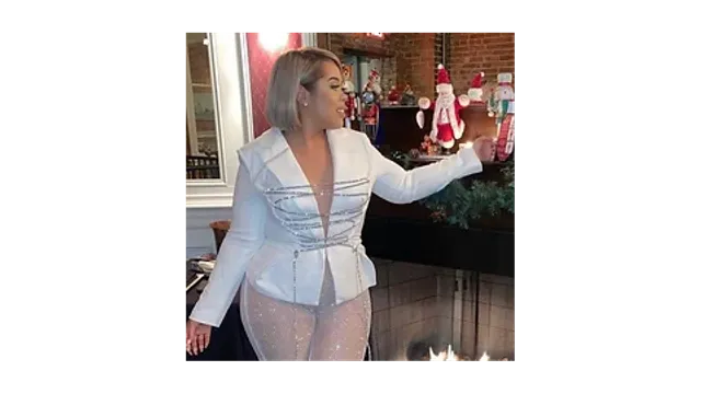 Kiss and makeup salon