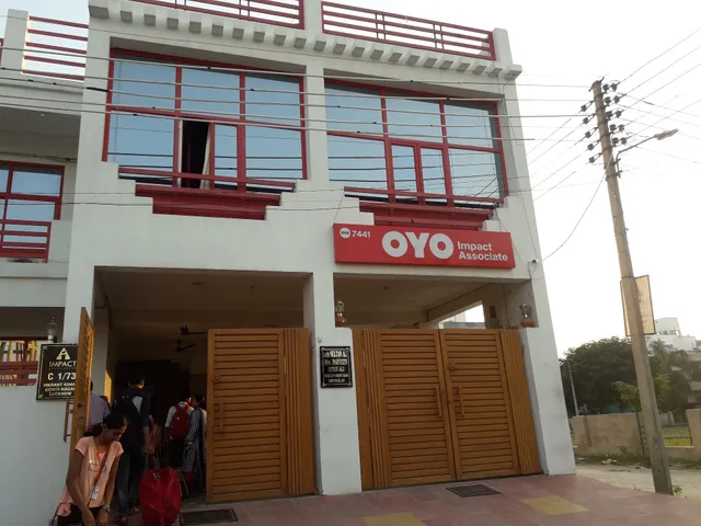 OYO Gomti Nagar Near Indira Nagar Metro Station