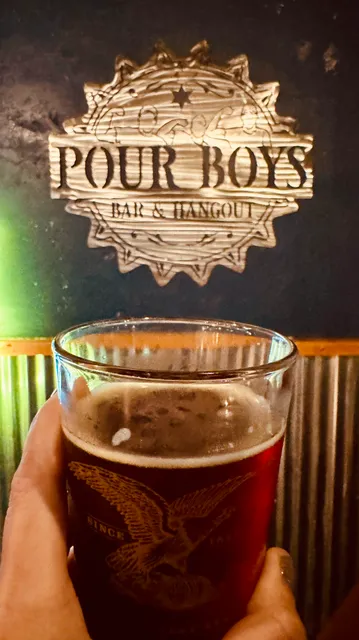 Pour Boys, Bar & Hangout