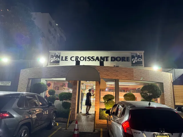 Le Croissant Dore
