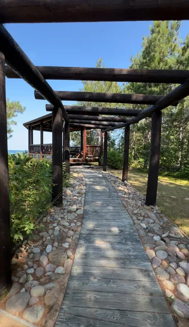 Pinewood Lodge Vacation Rental