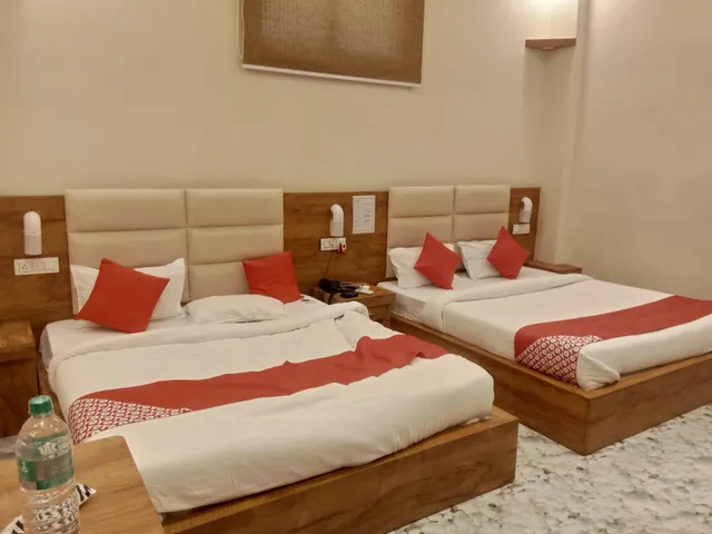 OYO 27789 Hotel D Golden