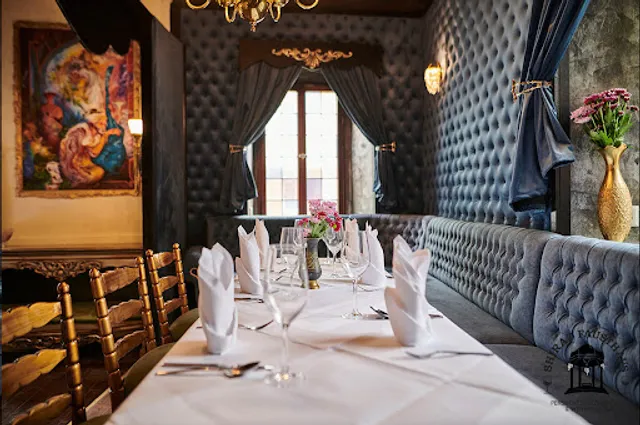 Shiraz Fausthaus Restaurant