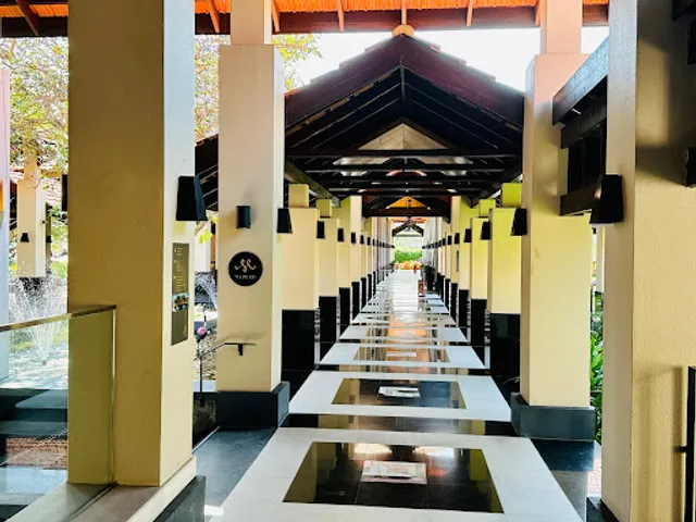 Maduro Cigar & Whisky Bar