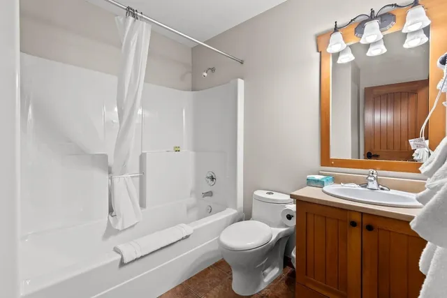 Trails Edge by Bear Country