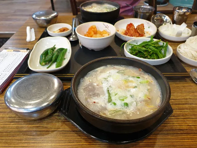 (주)큰사람유통24장수촌순대돼지국밥